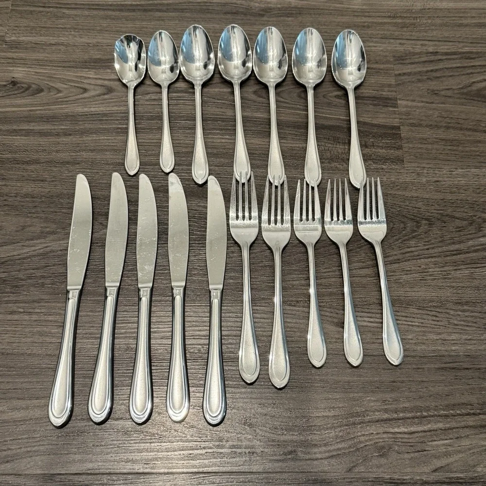 Oneida ASTAIR Stainless Glossy Flatware 17 Piece Mixed Lot Forks Spoons Knives